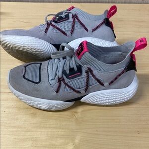 Under Armour Curry Flow‎ Cozy Men's US Size 6.5 women’s 8